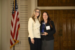 Amanda Fernandez presents the Curran Award to Lesley Mendoza
